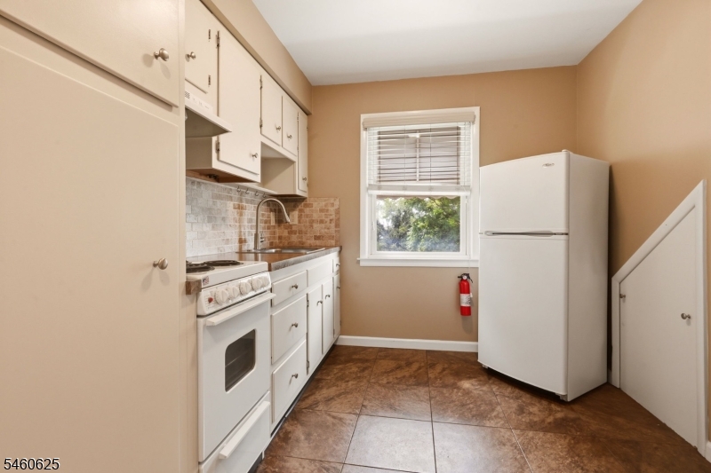 33 Willow Avenue Woodbridge NJ 08830