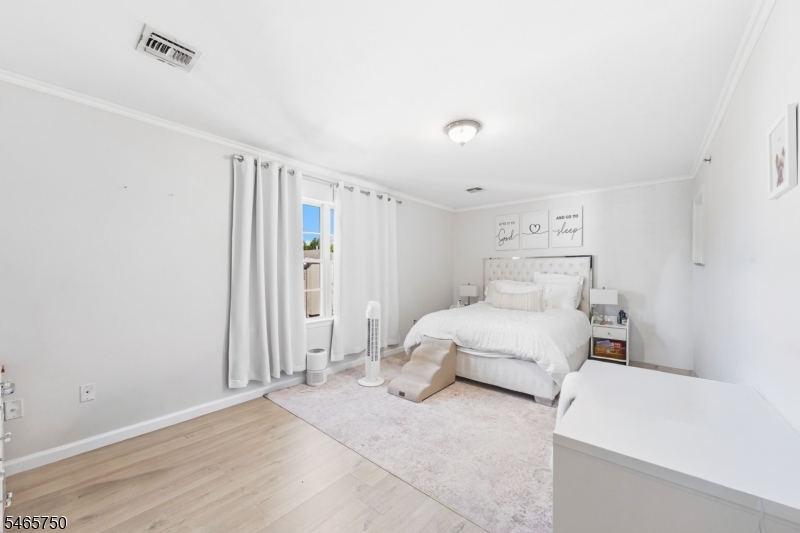 208 Oak Street Elizabeth NJ 07201