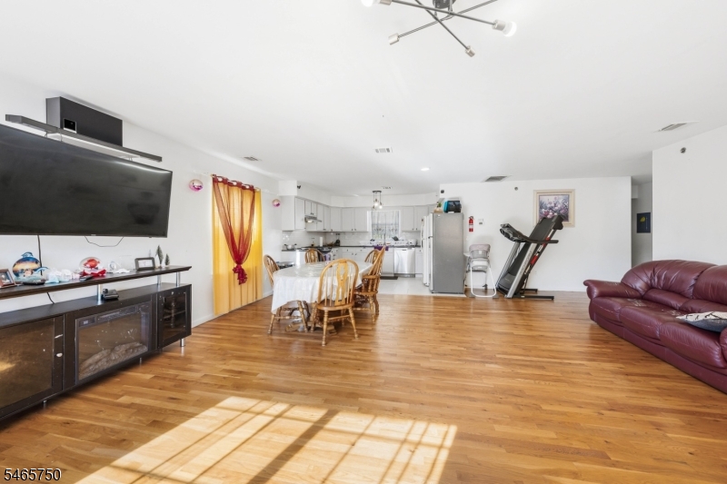 208 Oak Street Elizabeth NJ 07201