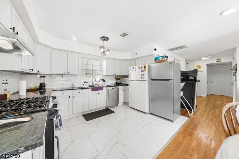 208 Oak Street Elizabeth NJ 07201