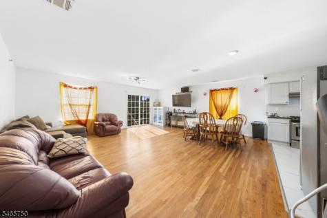 208 Oak Street Elizabeth NJ 07201