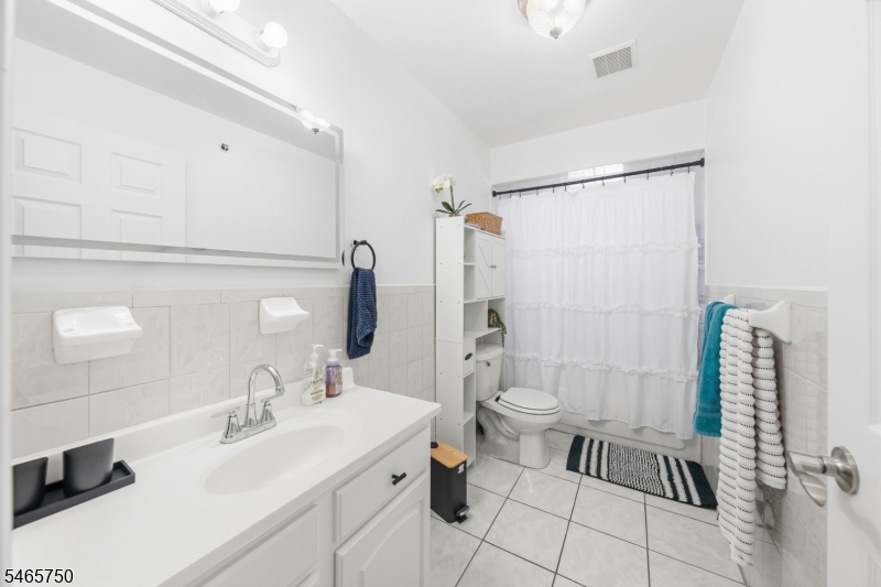 208 Oak Street Elizabeth NJ 07201