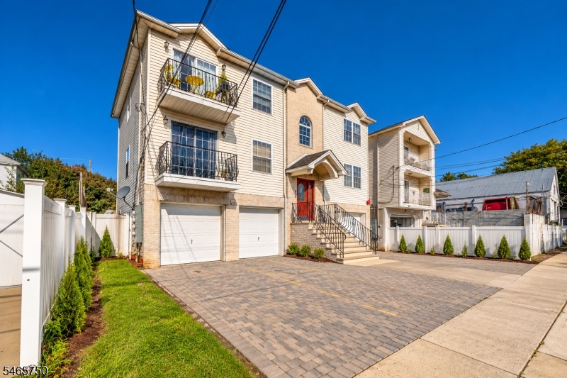 208 Oak Street Elizabeth NJ 07201