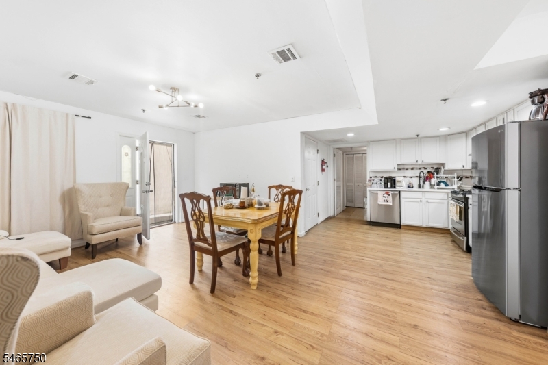 208 Oak Street Elizabeth NJ 07201