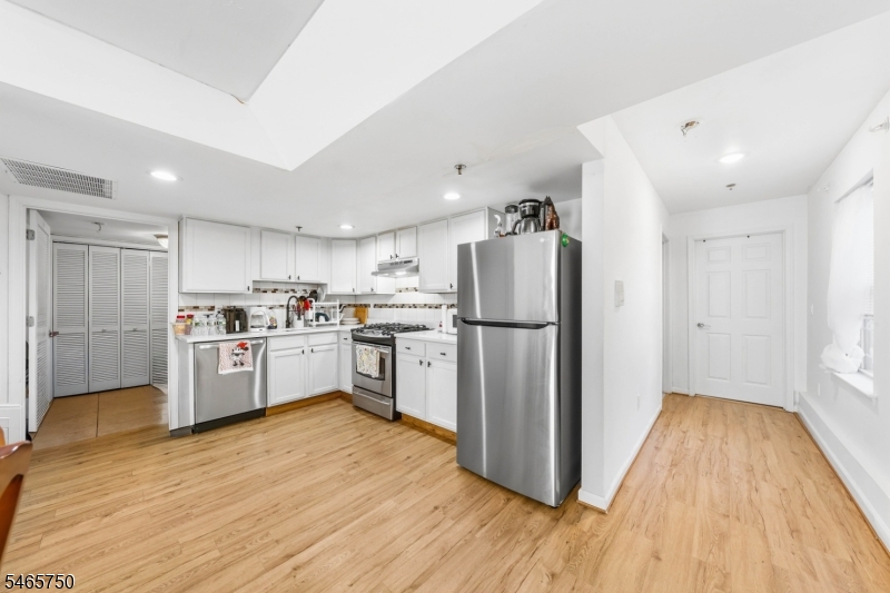 208 Oak Street Elizabeth NJ 07201