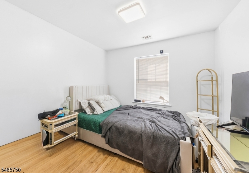 208 Oak Street Elizabeth NJ 07201