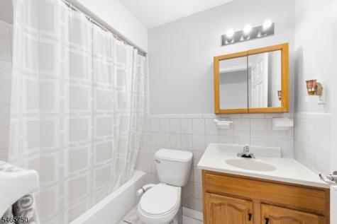208 Oak Street Elizabeth NJ 07201