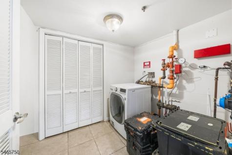 208 Oak Street Elizabeth NJ 07201