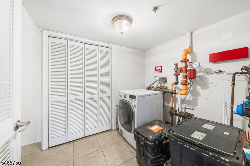 208 Oak Street Elizabeth NJ 07201