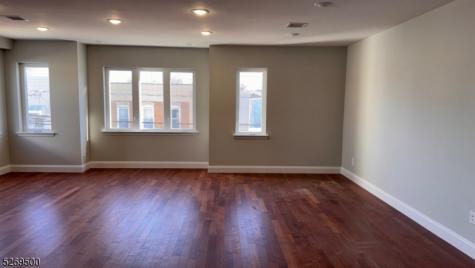 560 N 11th Street Newark NJ 07107
