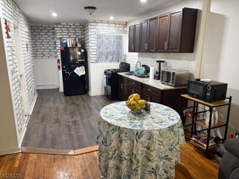 697 N 5th Street Newark NJ 07107