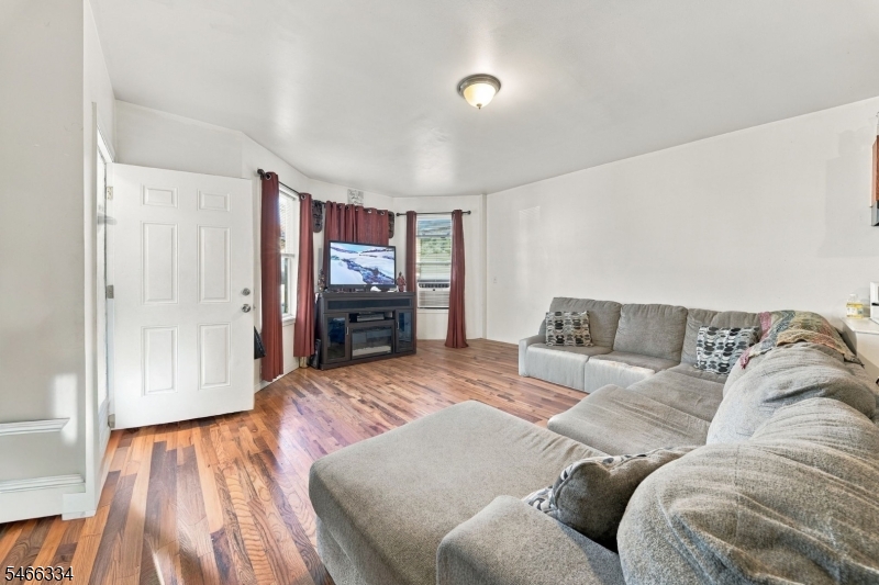 112 4TH Avenue Paterson NJ 07524