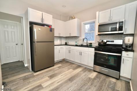 172 Delavan Avenue Newark NJ 07104