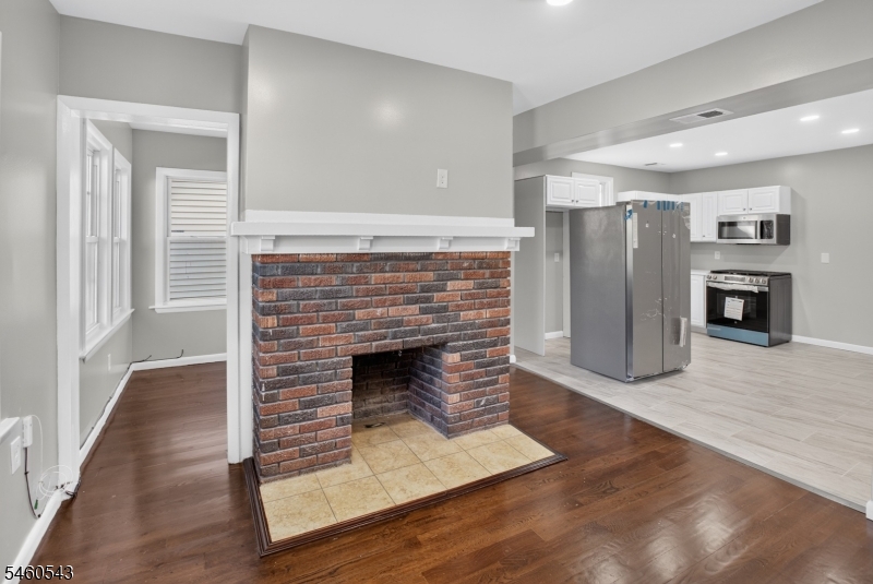 23 Leo Place Newark NJ 07108