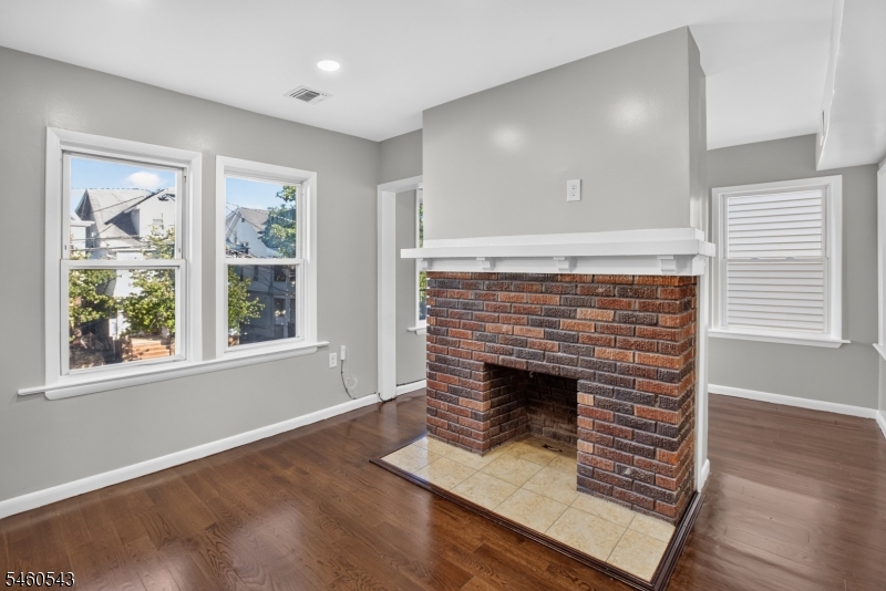 23 Leo Place Newark NJ 07108