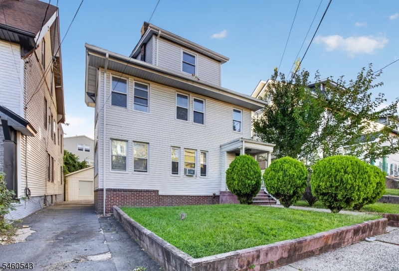 23 Leo Place Newark NJ 07108