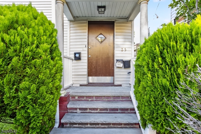 23 Leo Place Newark NJ 07108