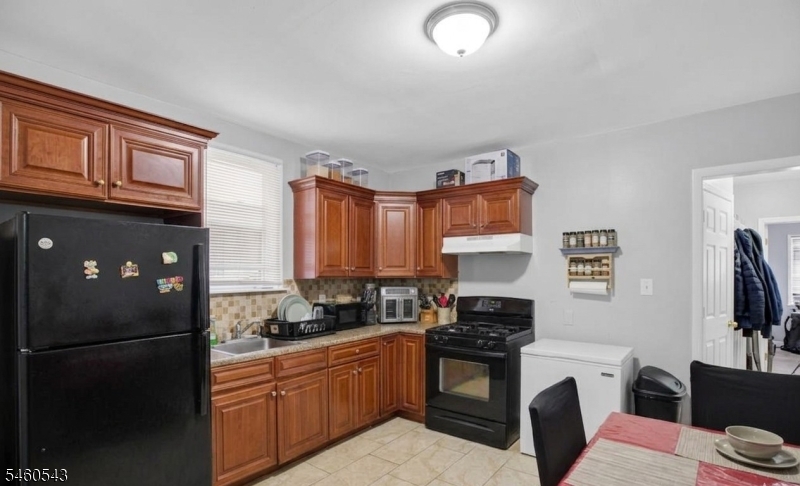 23 Leo Place Newark NJ 07108