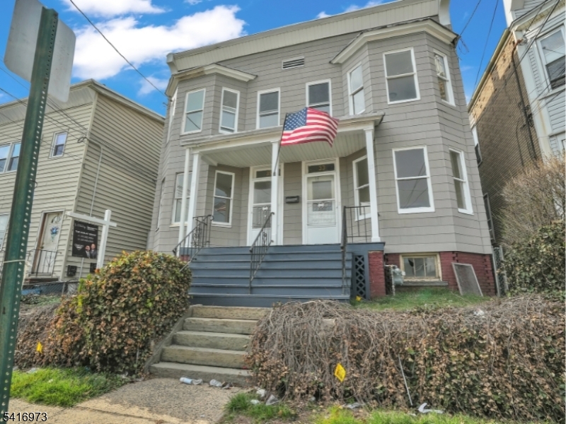 33 Delaware Street Elizabeth NJ 07206