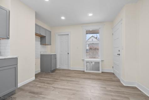 33 Delaware Street Elizabeth NJ 07206