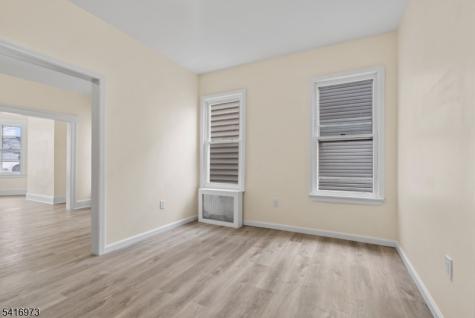 33 Delaware Street Elizabeth NJ 07206