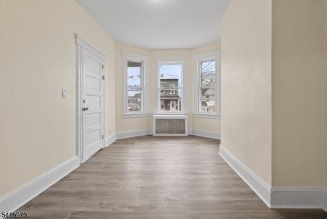 33 Delaware Street Elizabeth NJ 07206