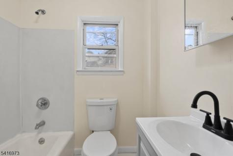 33 Delaware Street Elizabeth NJ 07206