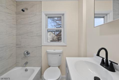 33 Delaware Street Elizabeth NJ 07206