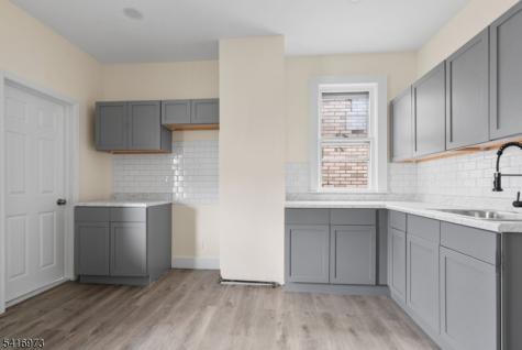 33 Delaware Street Elizabeth NJ 07206