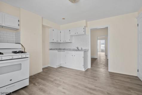 33 Delaware Street Elizabeth NJ 07206