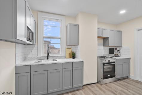 33 Delaware Street Elizabeth NJ 07206