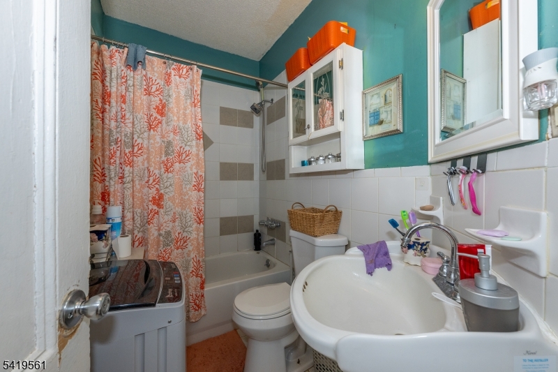 31 Chestnut Street East Orange NJ 07018