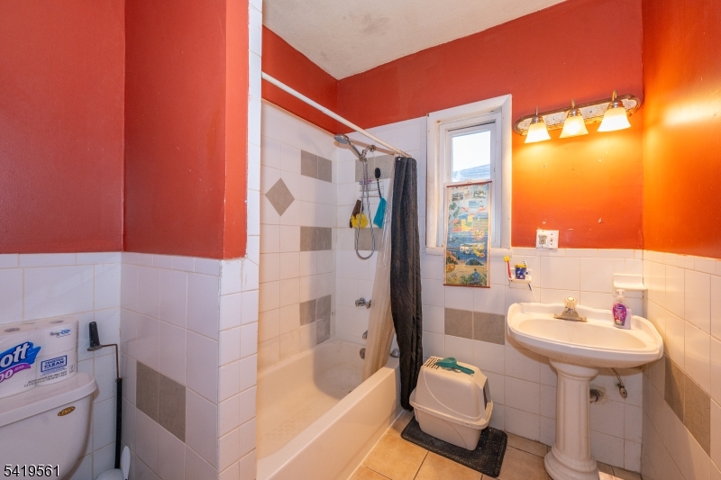 31 Chestnut Street East Orange NJ 07018