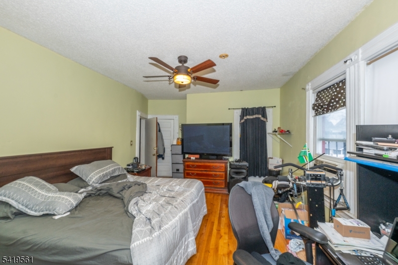 31 Chestnut Street East Orange NJ 07018