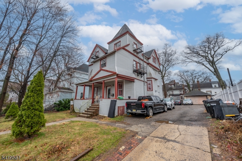 31 Chestnut Street East Orange NJ 07018