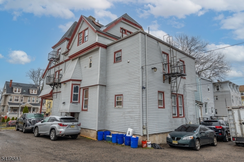 31 Chestnut Street East Orange NJ 07018