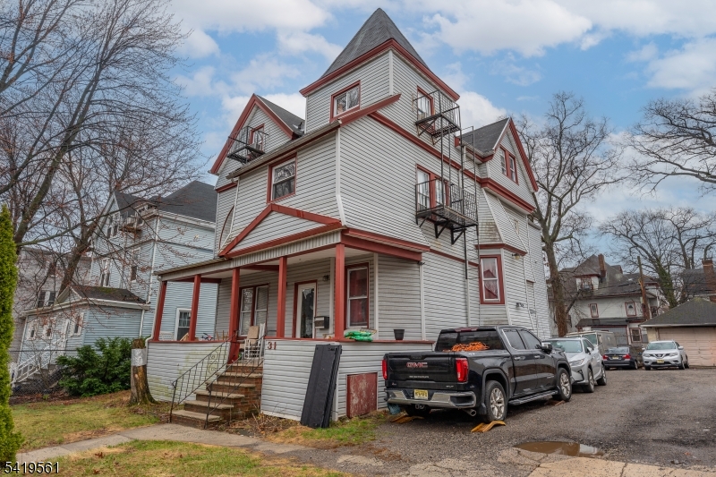 31 Chestnut Street East Orange NJ 07018
