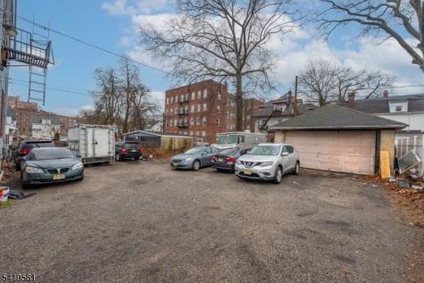 31 Chestnut Street East Orange NJ 07018
