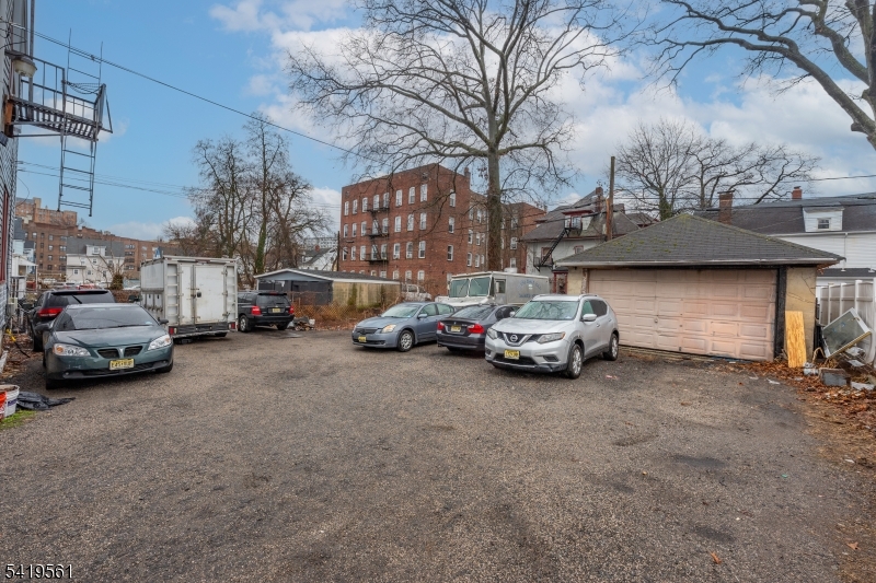 31 Chestnut Street East Orange NJ 07018