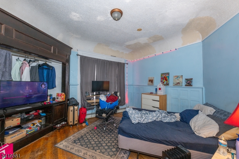 31 Chestnut Street East Orange NJ 07018