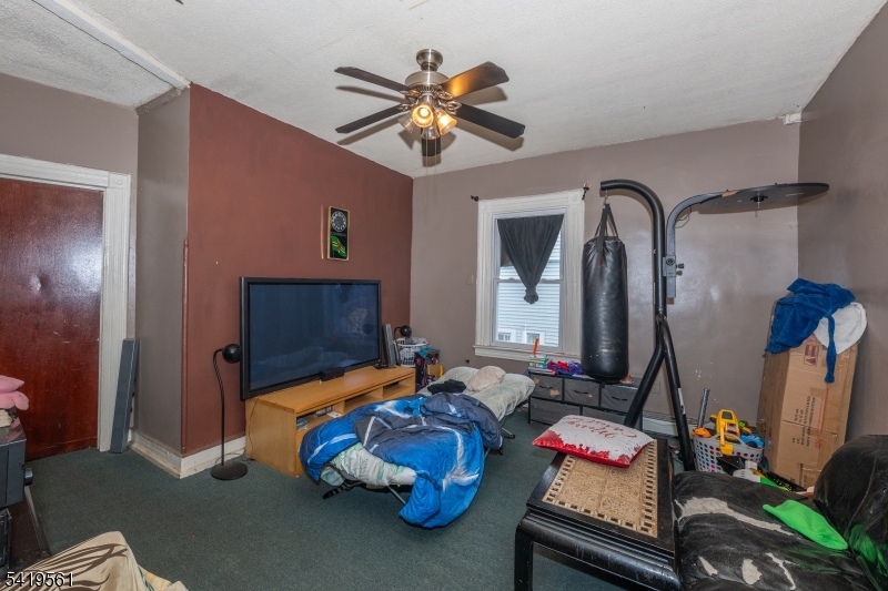 31 Chestnut Street East Orange NJ 07018