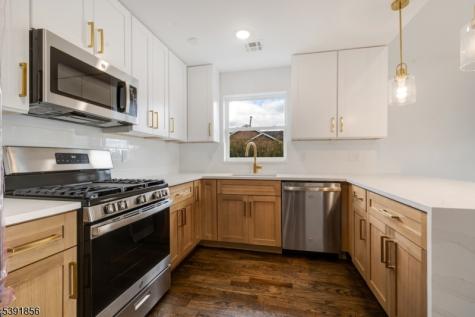 543 13TH Avenue Newark NJ 07103