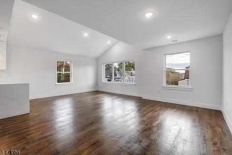 543 13TH Avenue Newark NJ 07103
