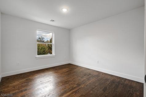 543 13TH Avenue Newark NJ 07103