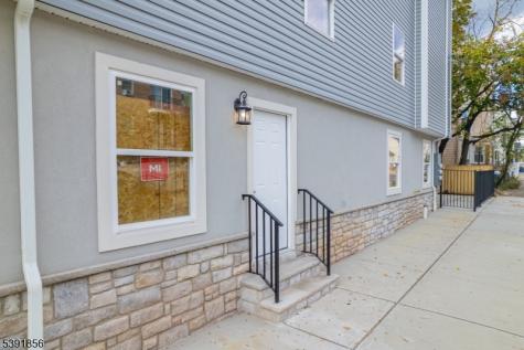 543 13TH Avenue Newark NJ 07103