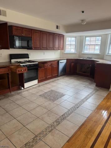 787 Clinton Avenue Newark NJ 07108