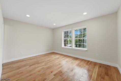 271 Schley Street Newark NJ 07112