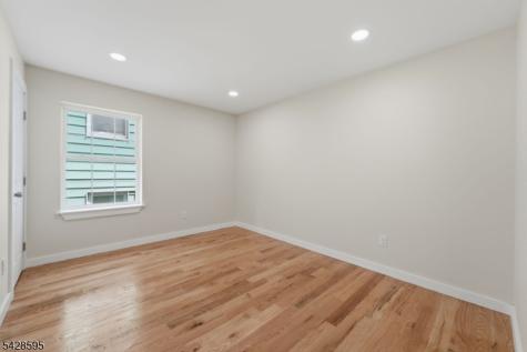 271 Schley Street Newark NJ 07112