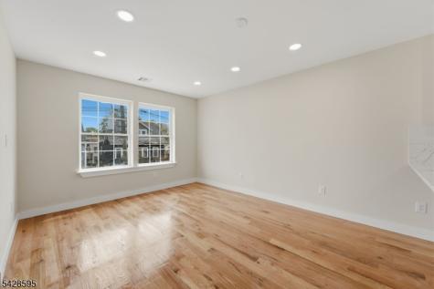 271 Schley Street Newark NJ 07112