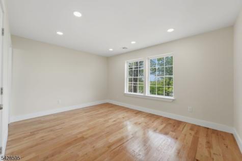 271 Schley Street Newark NJ 07112